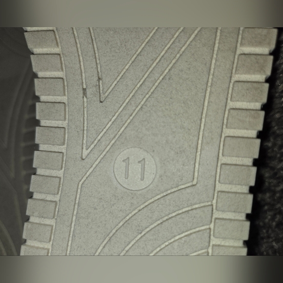 White Athletic Tennis Shoes, Memory Foam, Padded Ankle Collar, Size 11, New - Picture 9 of 12